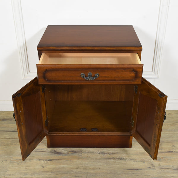 カリモク コロニアル サイドキャビネット