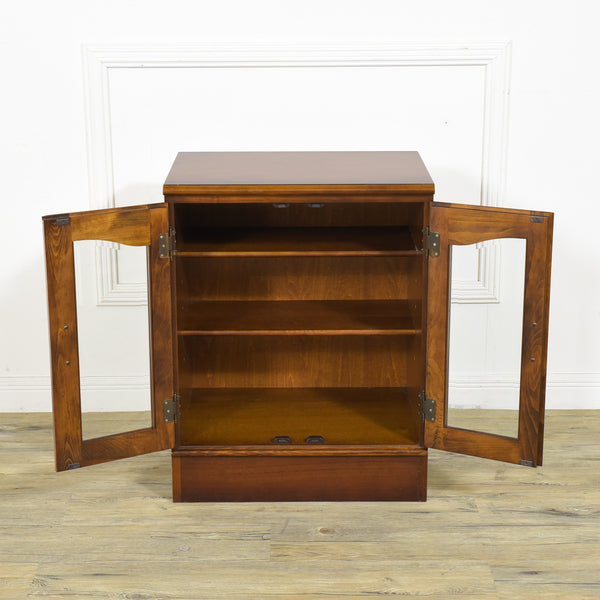 カリモク コロニアル ガラスサイドキャビネット