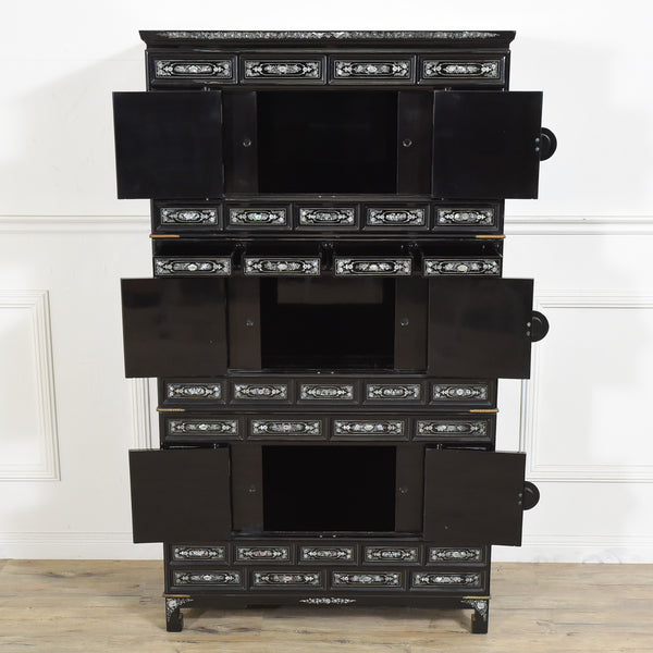 韓国製 黒塗螺鈿箪笥