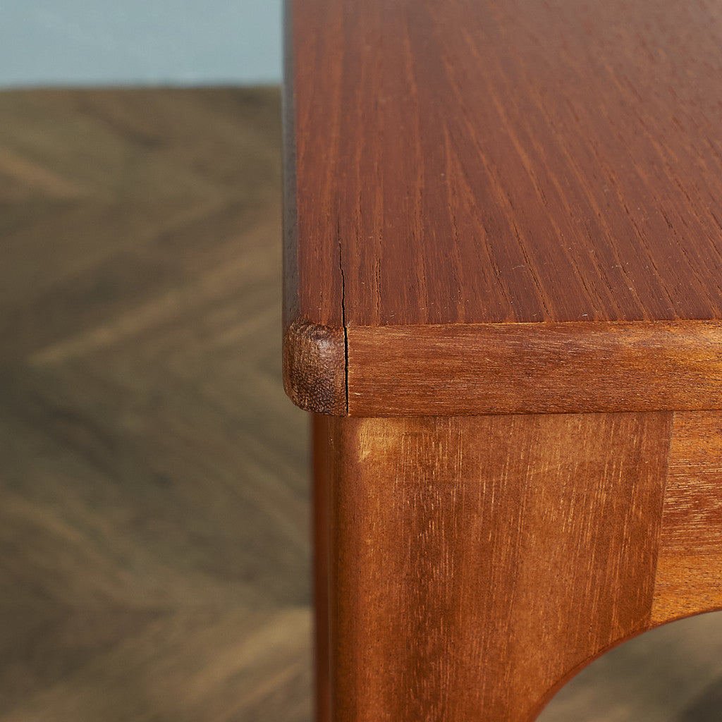 ヴィンテージ 拡張式天板付きネストテーブル