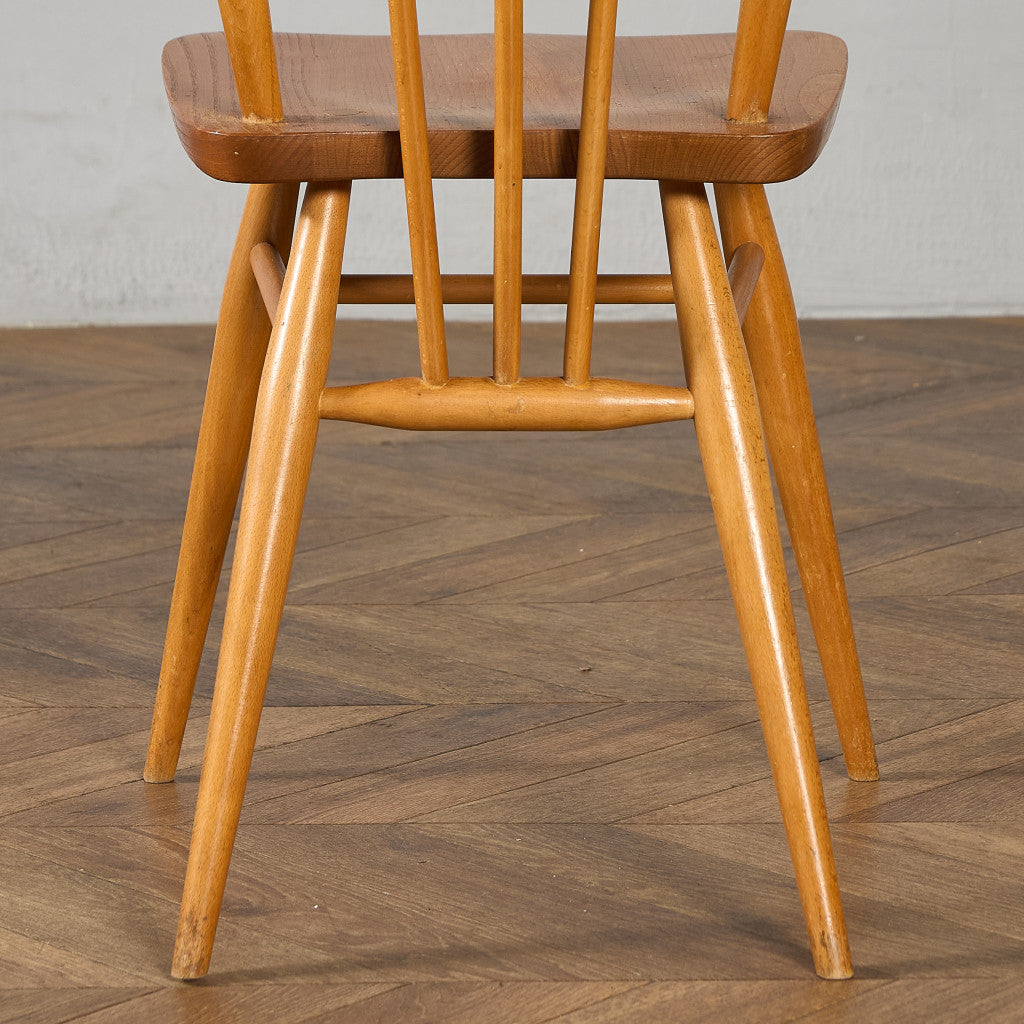 スティックバックチェア