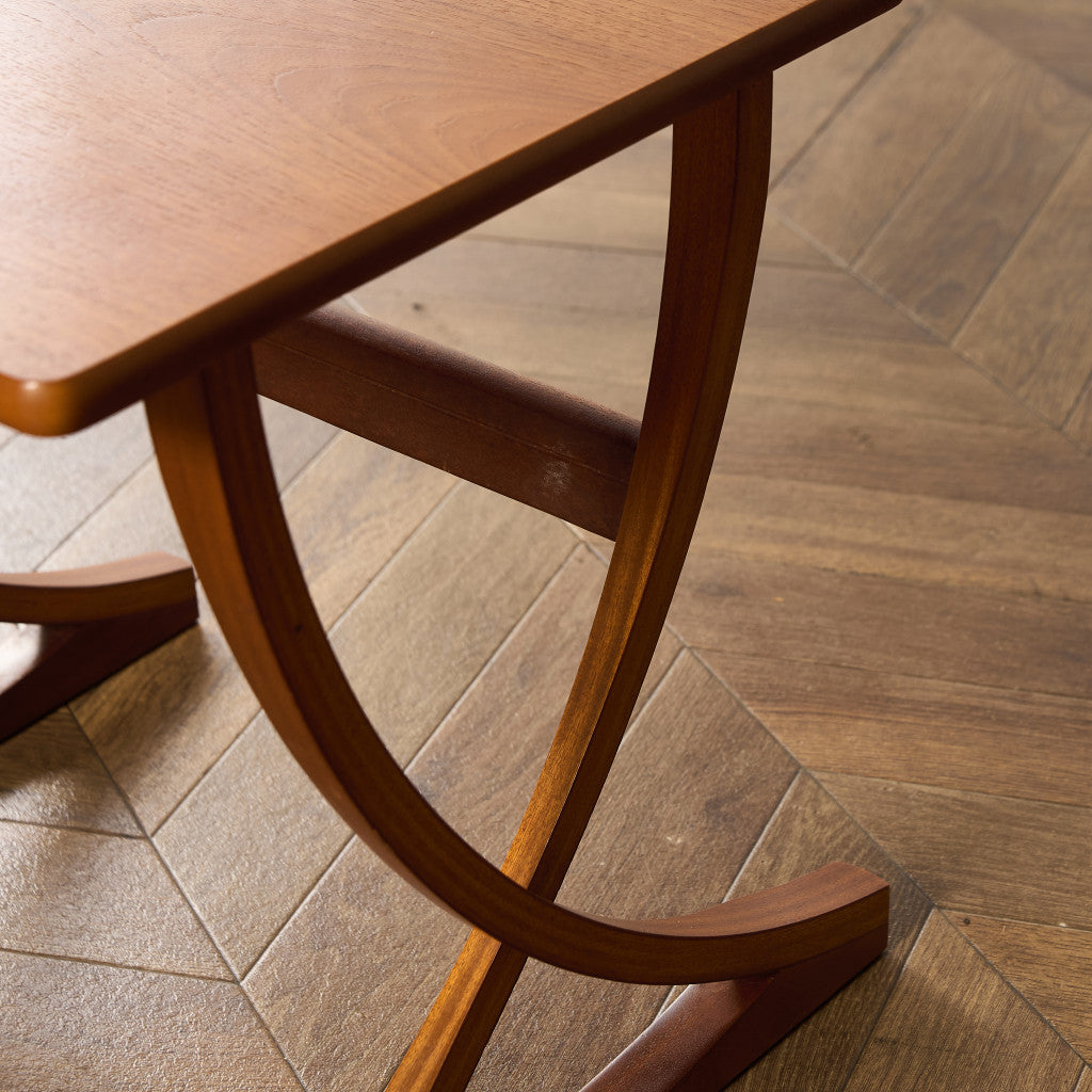 ネストテーブル