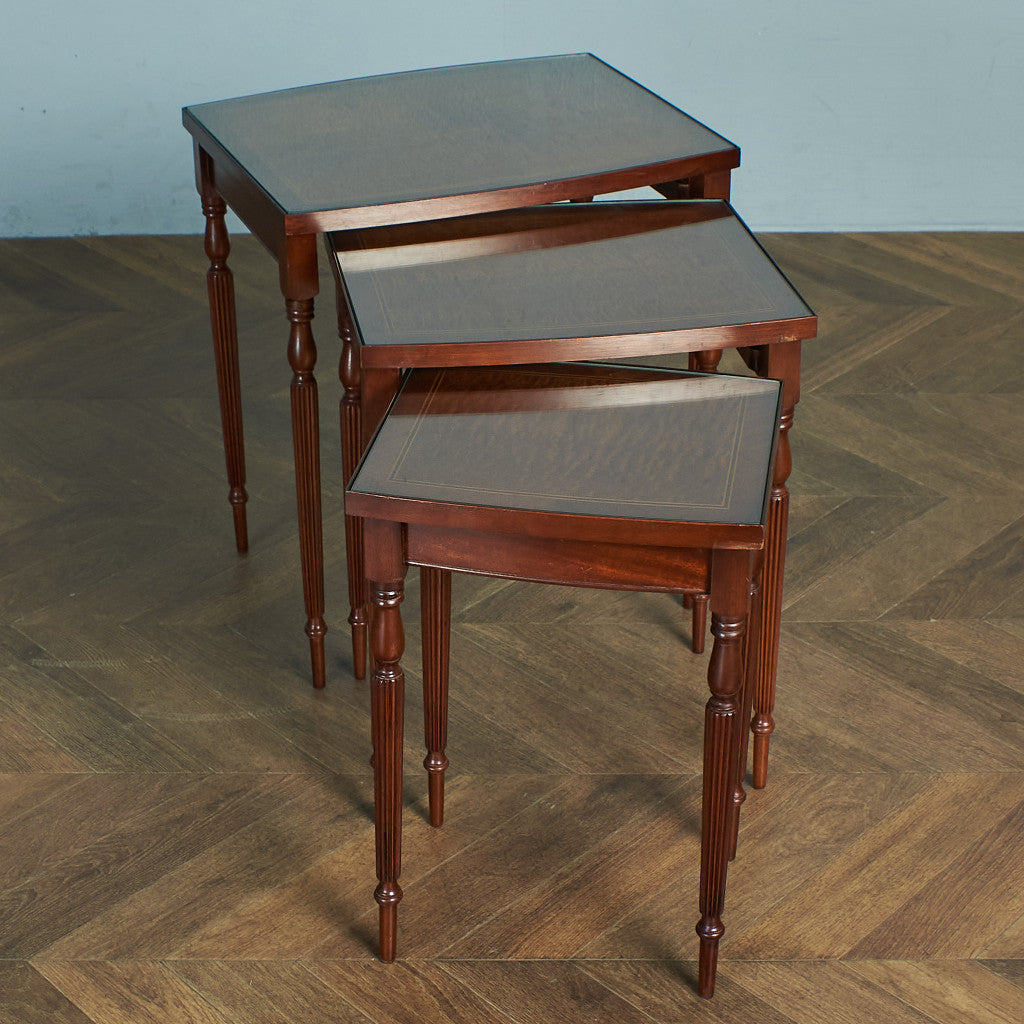 British classic glass top nesting table #74651 – camori