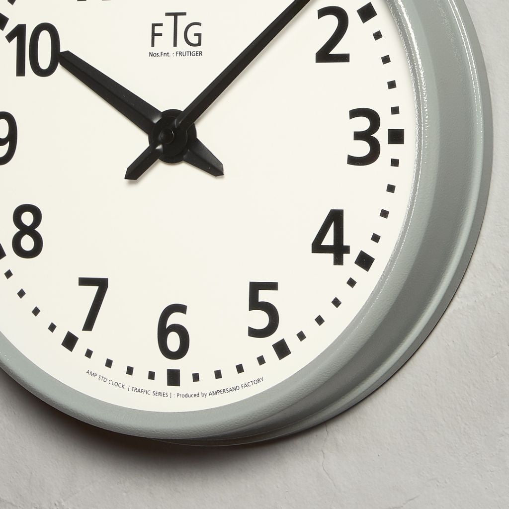 TRAFFIC SERIES CLOCK / FRUTIGER