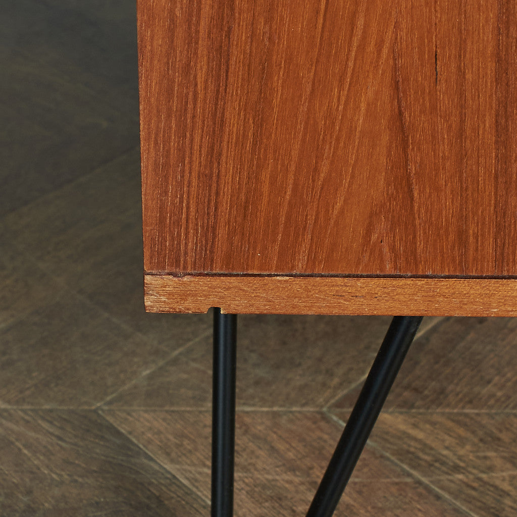 ヴィンテージ ガラスキャビネット / カスタム アイアンヘアピンレッグ