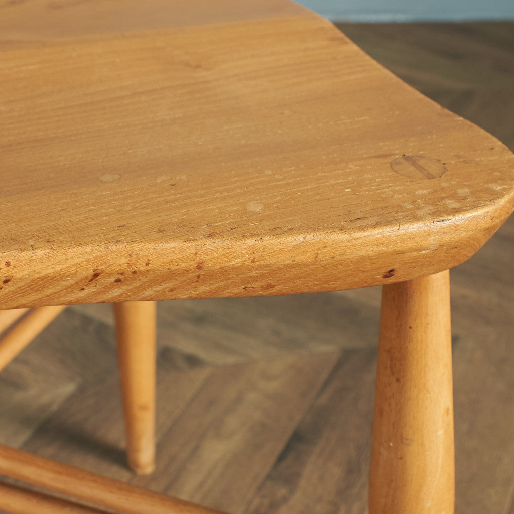 X型貫 ヴァイオリンシェイプ座面 ラティスドチェア