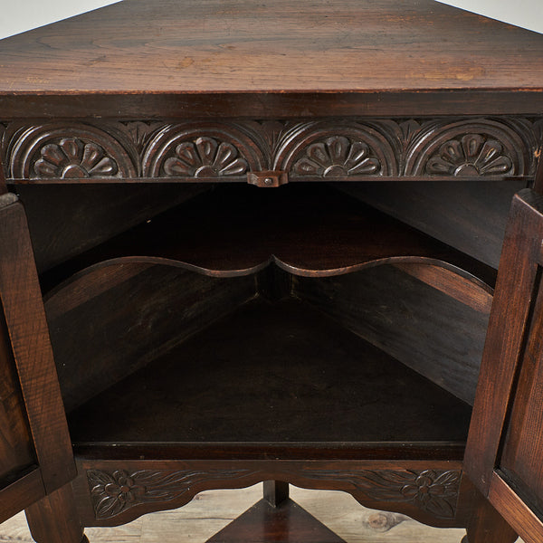 英国アンティーク コーナーキャビネット