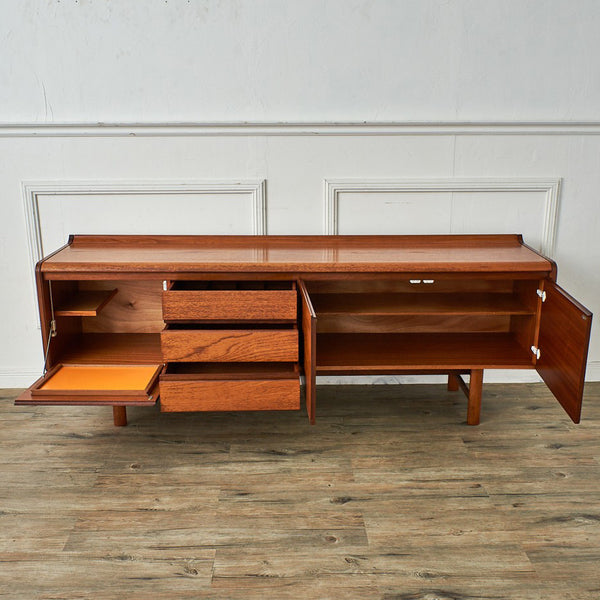 White&Newton ヴィンテージ チーク材サイドボード