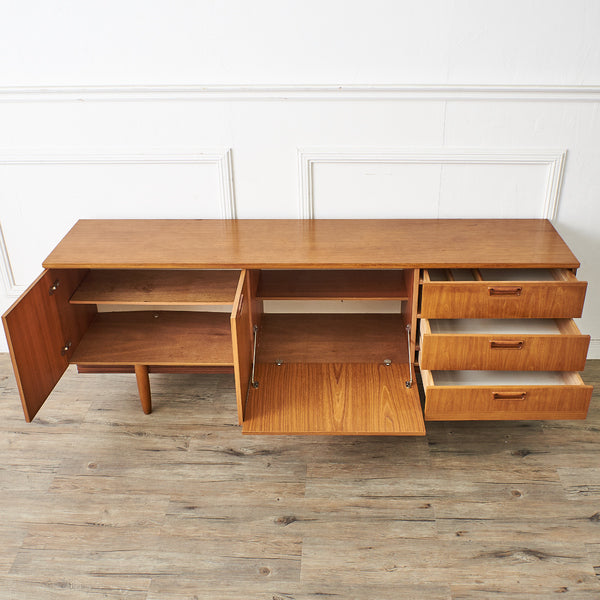 英国ミッドセンチュリー ヴィンテージ サイドボード