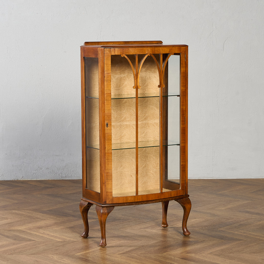 ガラス扉キャビネット 北欧クラシックスタイル アンティーク風 【高さ140cm】 キャビネット／両開きガラス扉型 キャビネット ミンディ材 天然木