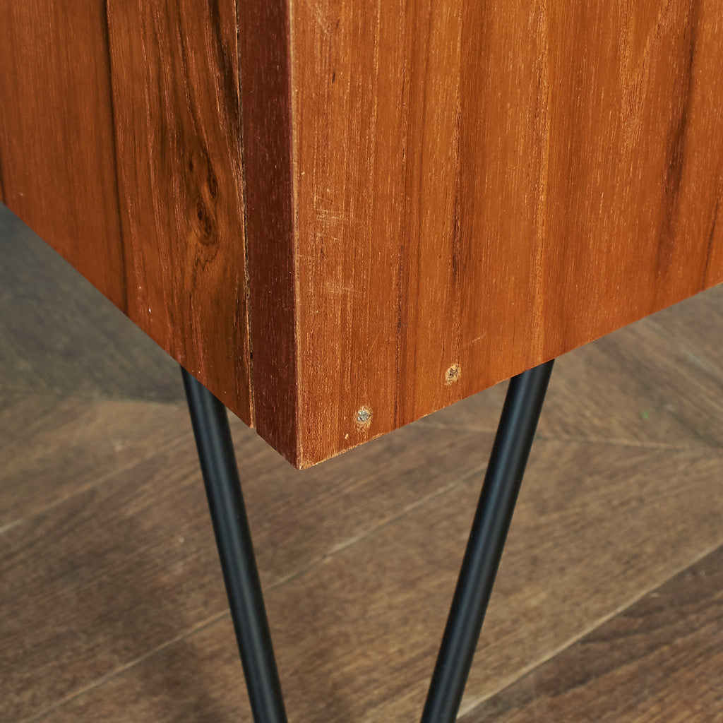 Fresco コーナーキャビネット / カスタムアイアンレッグ