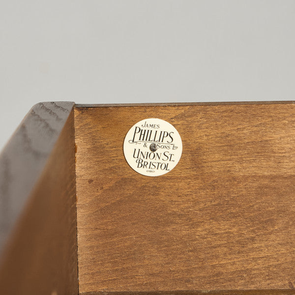 Gomme Furniture Wycombe ガラス キャビネット