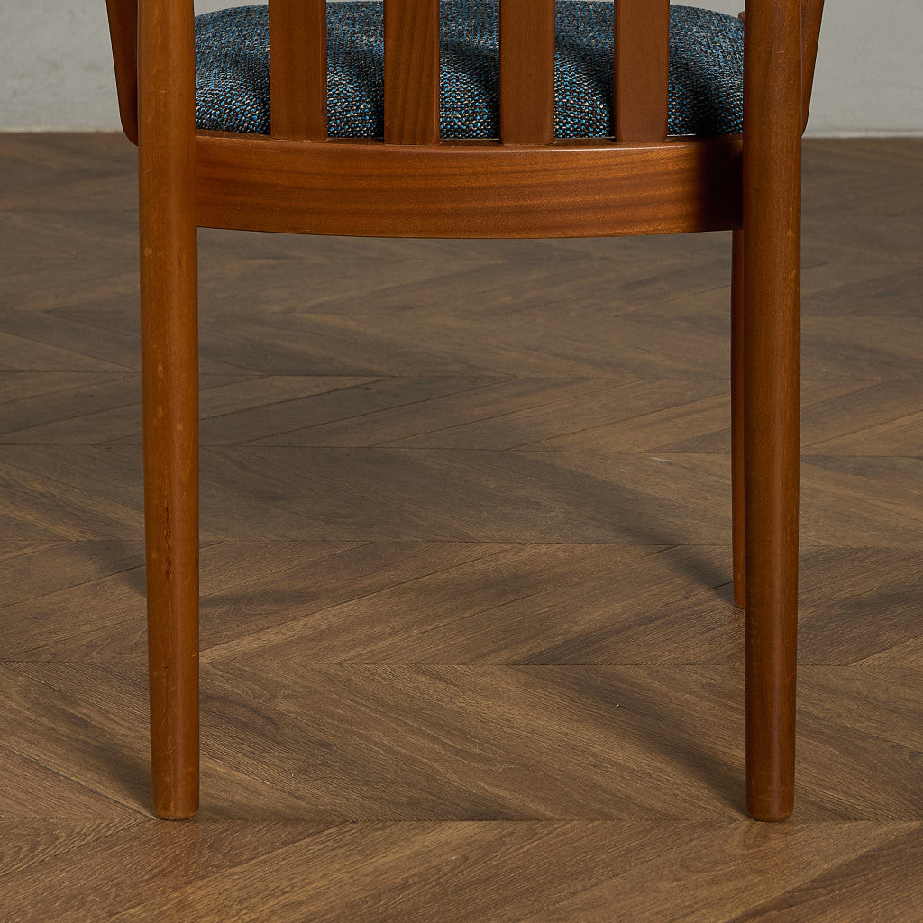 スラットバック アームチェア 座面張替え済み (LUUM)