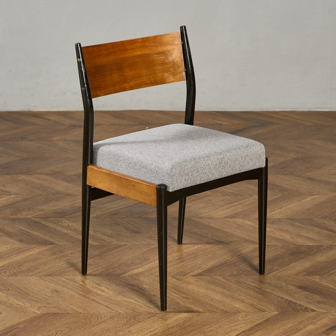 ヴィンテージ 座面張替え済み ダイニングチェア 椅子 クラシカル 木製 合皮 黒 ヴィンテージ 座面張替え済み ダイニングチェア 椅子 クラシカル
