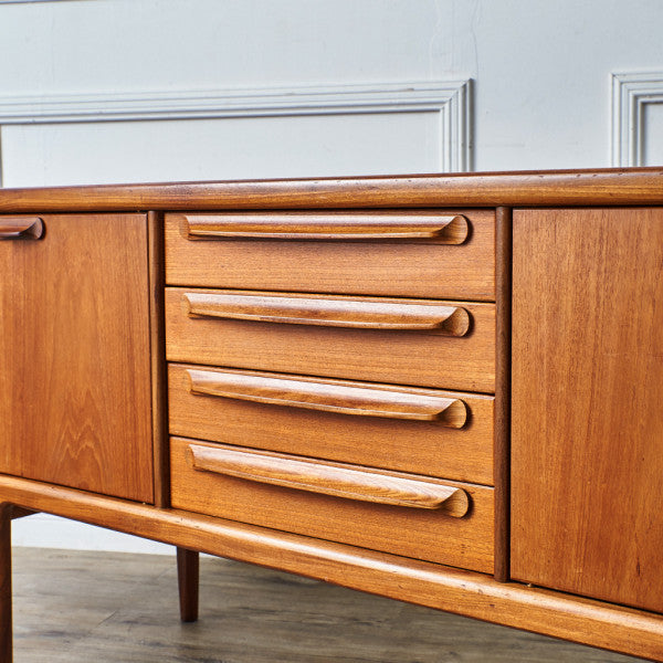 Younger サイドボード