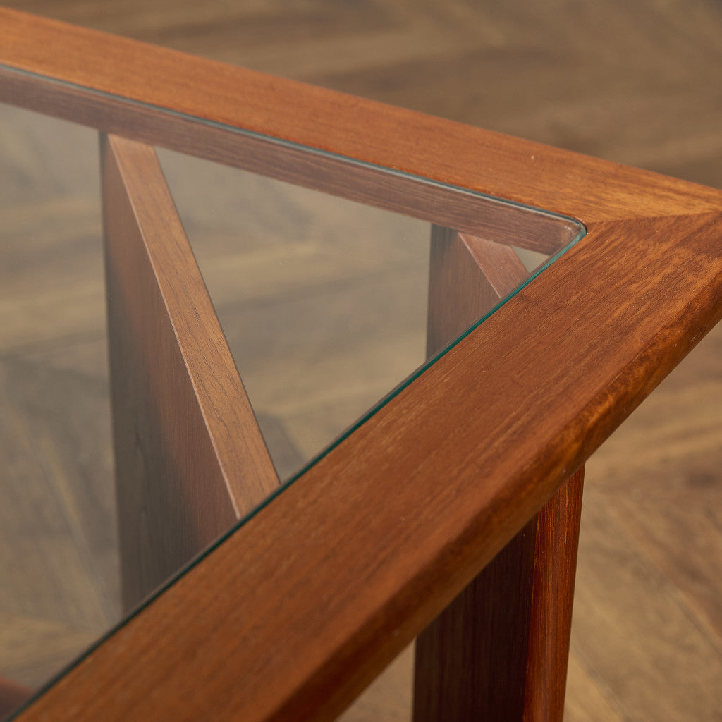 デンマーク ヴィンテージ マガジンラック付き コーヒーテーブル