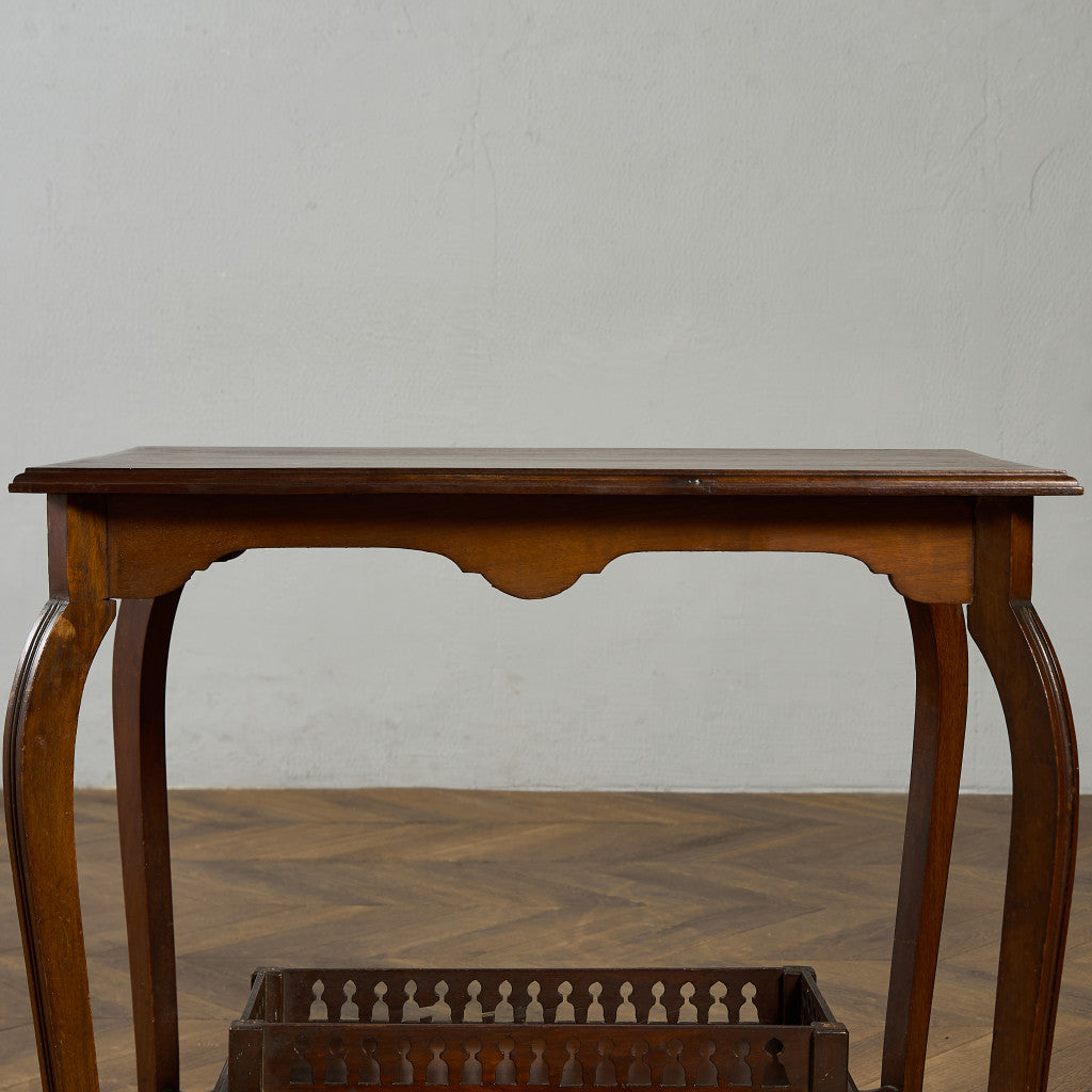 サイドテーブル