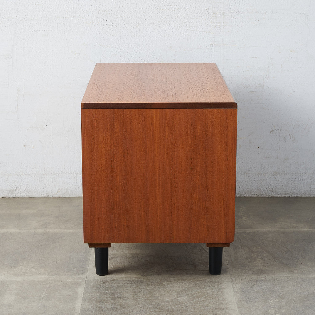 Fresco サイドキャビネット / カスタムウッドレッグ