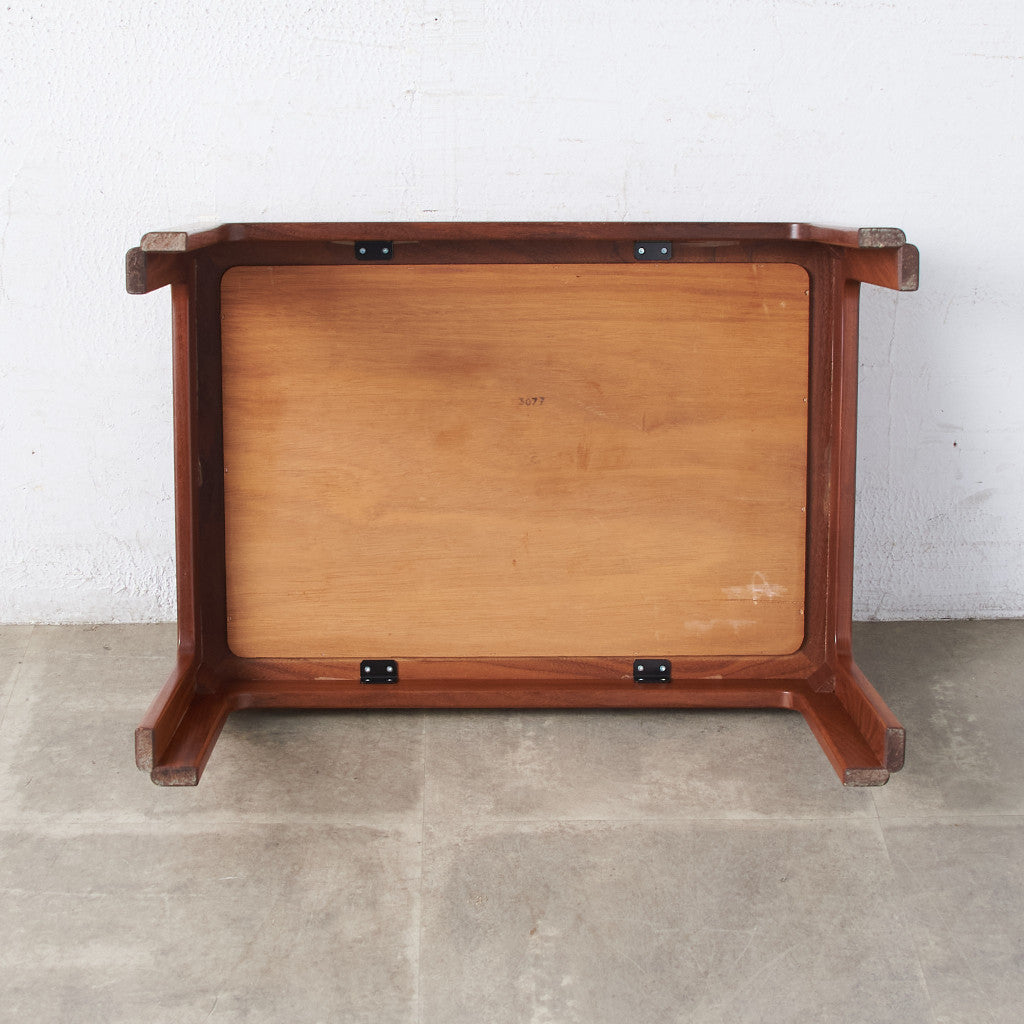 タイルトップ コーヒーテーブル