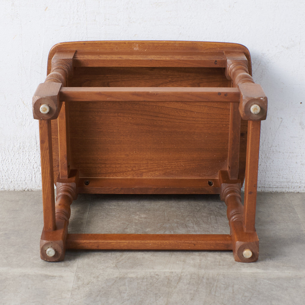 サイドテーブル