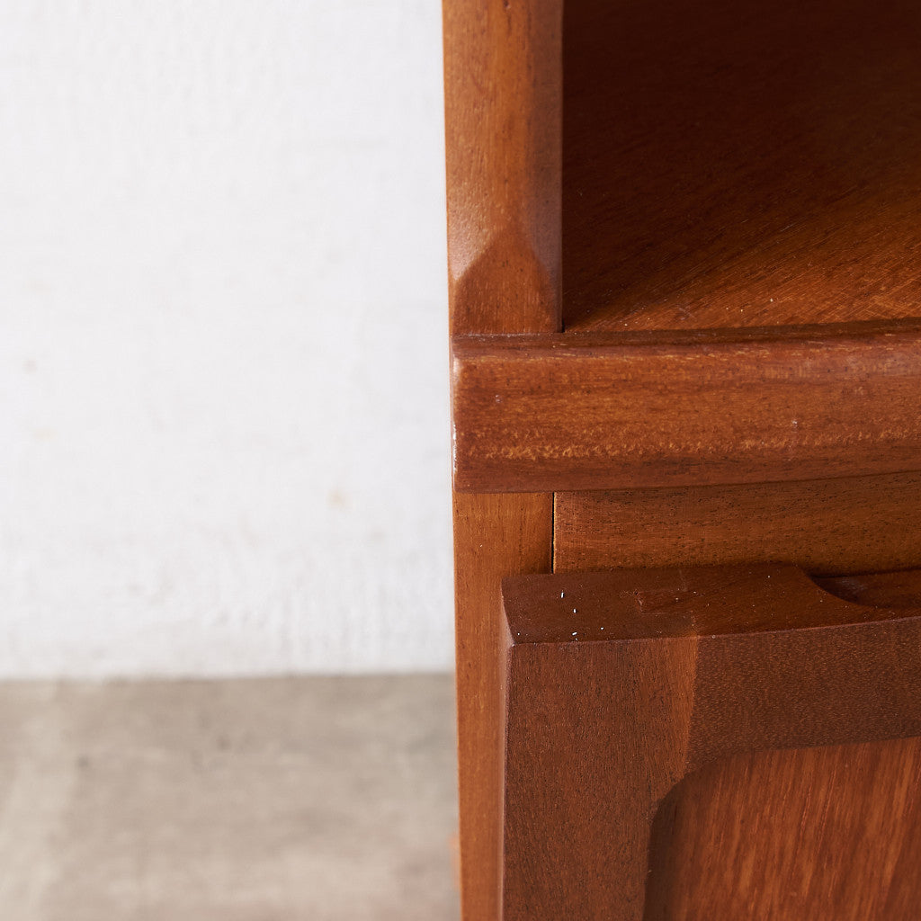 ヴィンテージ トールコーナーキャビネット