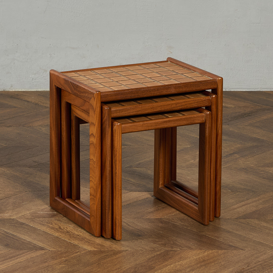 英国 ヴィンテージ タイルトップ ネストテーブル #91883