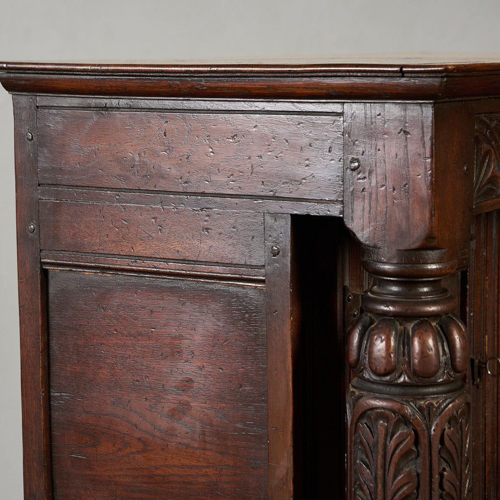 Alfred Allen コートカップボード