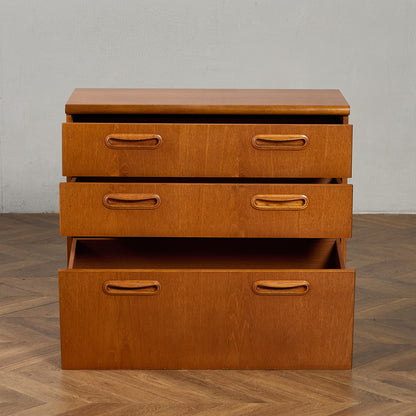 ヴィンテージ 3段チェスト