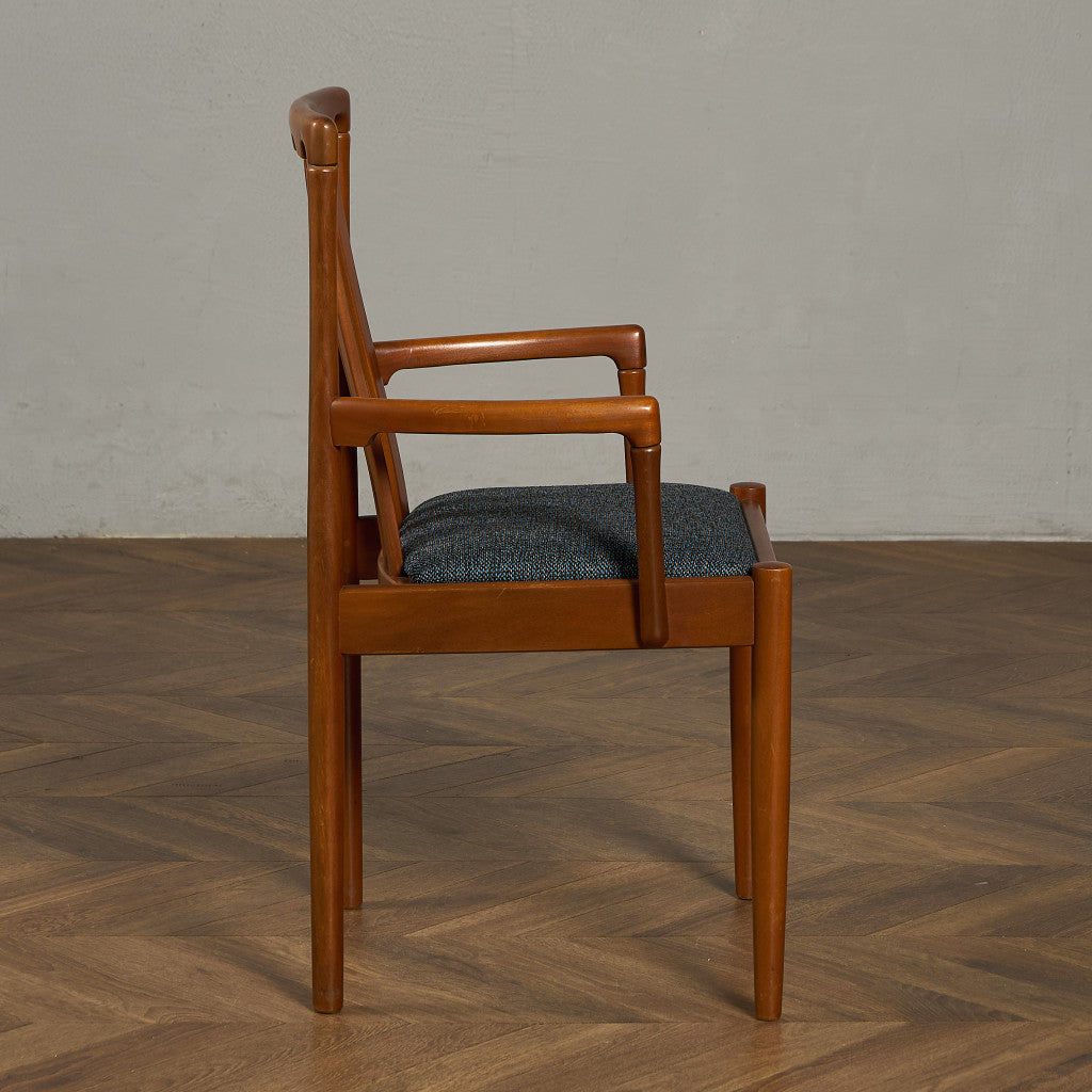 スラットバック アームチェア 座面張替え済み (LUUM) #97109 – camori