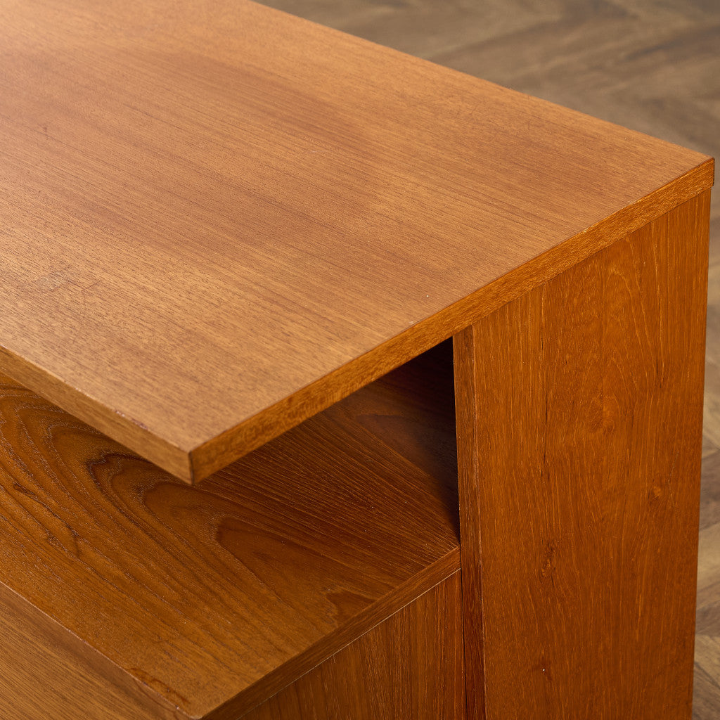 英国 ヴィンテージ ベッドサイド キャビネット