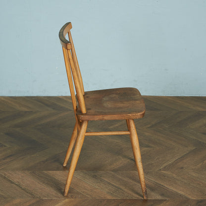 スティックバックチェア