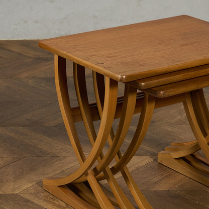 ネストテーブル