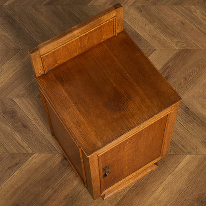 英国 クラシック ベッドサイド キャビネット