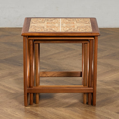 Astro タイルトップ ネストテーブル