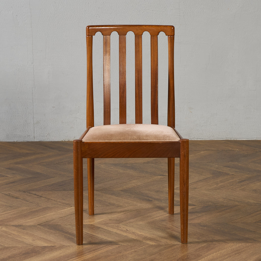 スラットバックチェア