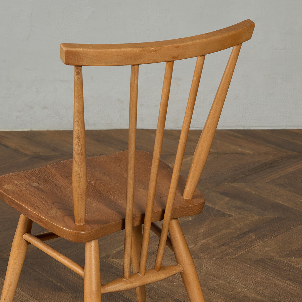 スティックバックチェア