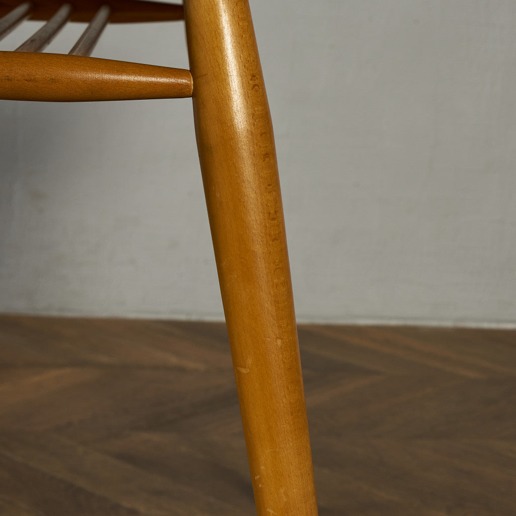 ブレックファストテーブル