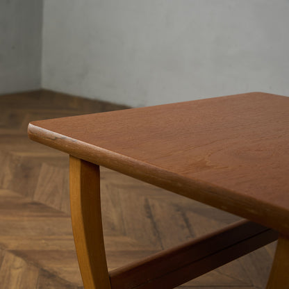 ネストテーブル