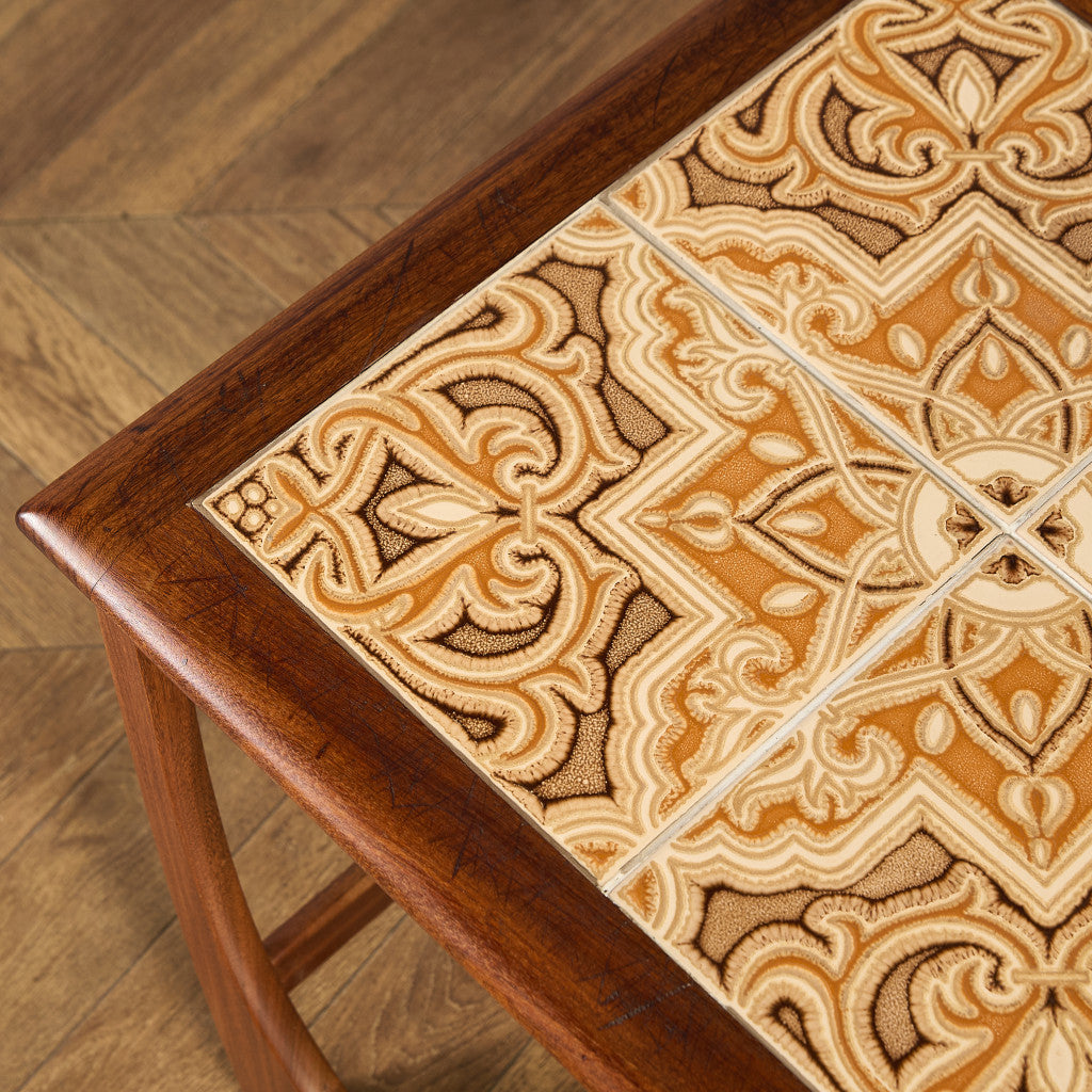 Astro タイルトップ ネストテーブル