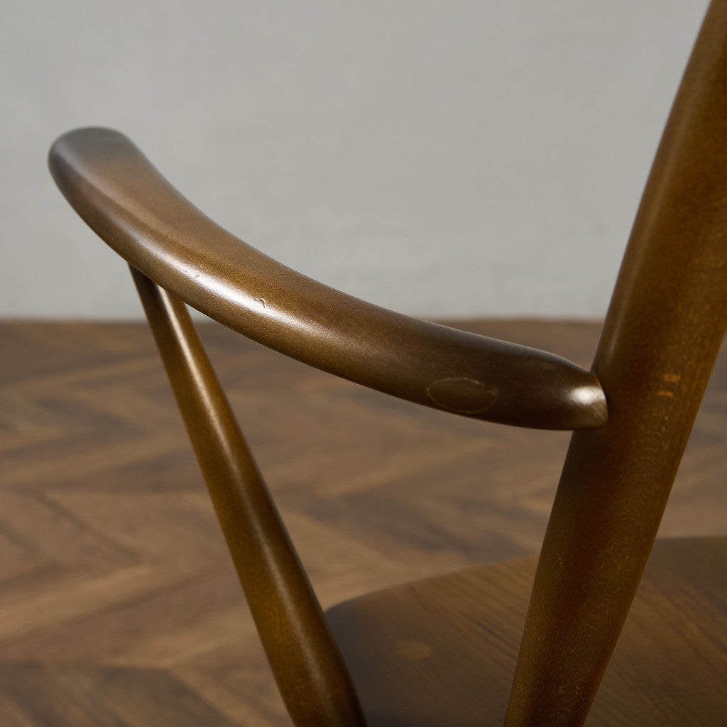 ヴィンテージ クエーカー アームチェア ラウンドゴールドラベル