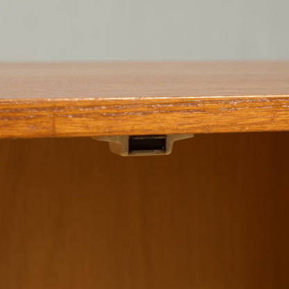 英国 ヴィンテージ キャビネット