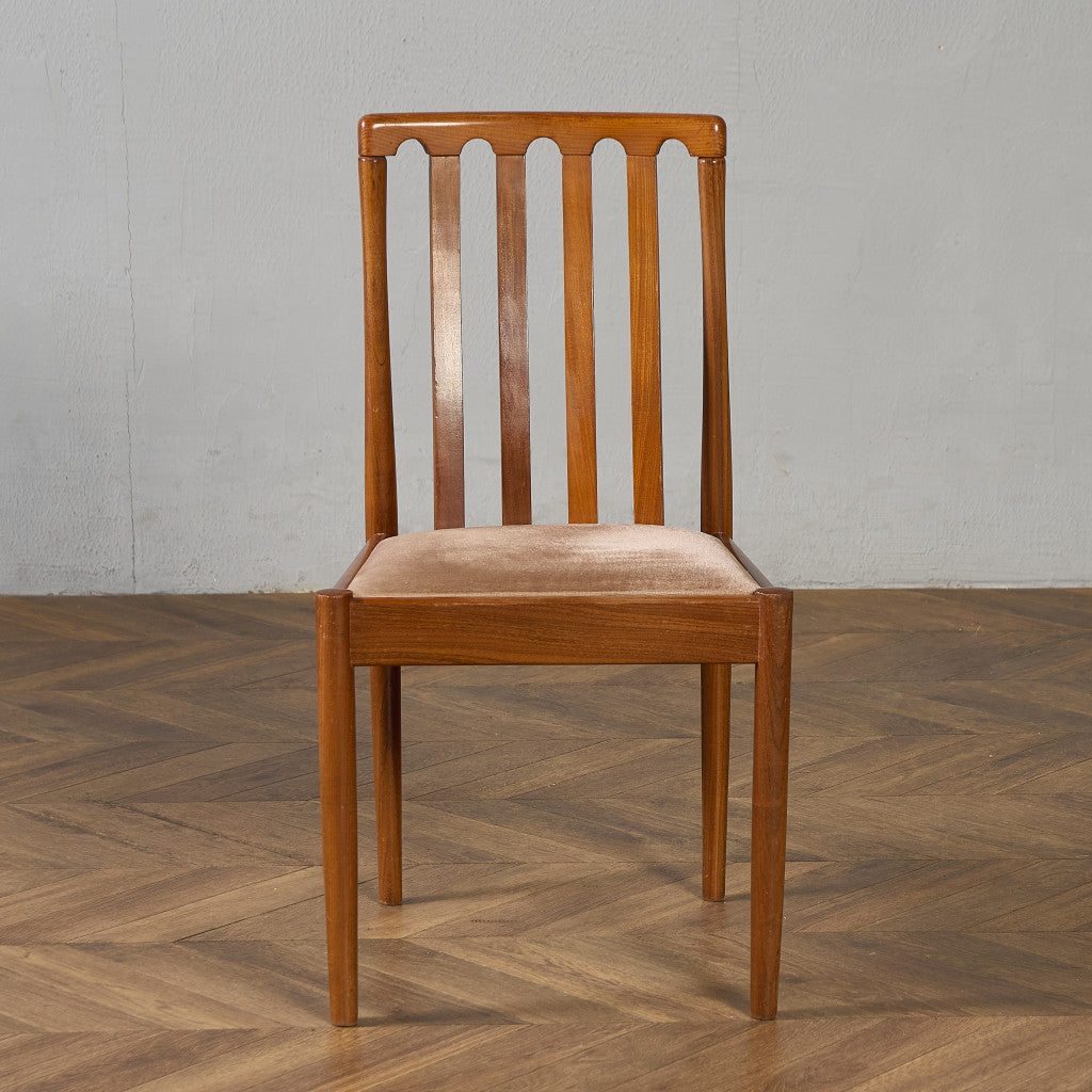 スラットバックチェア