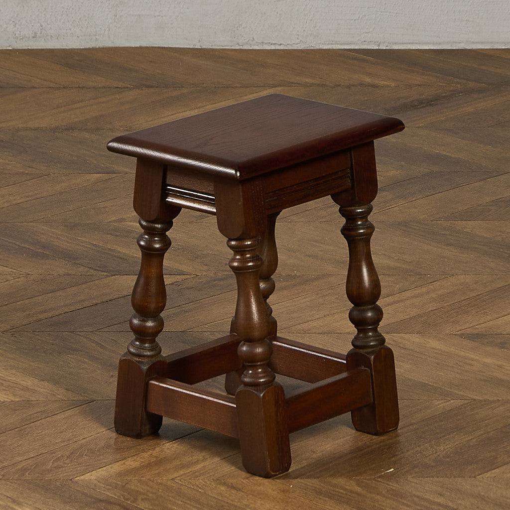 ネストテーブル