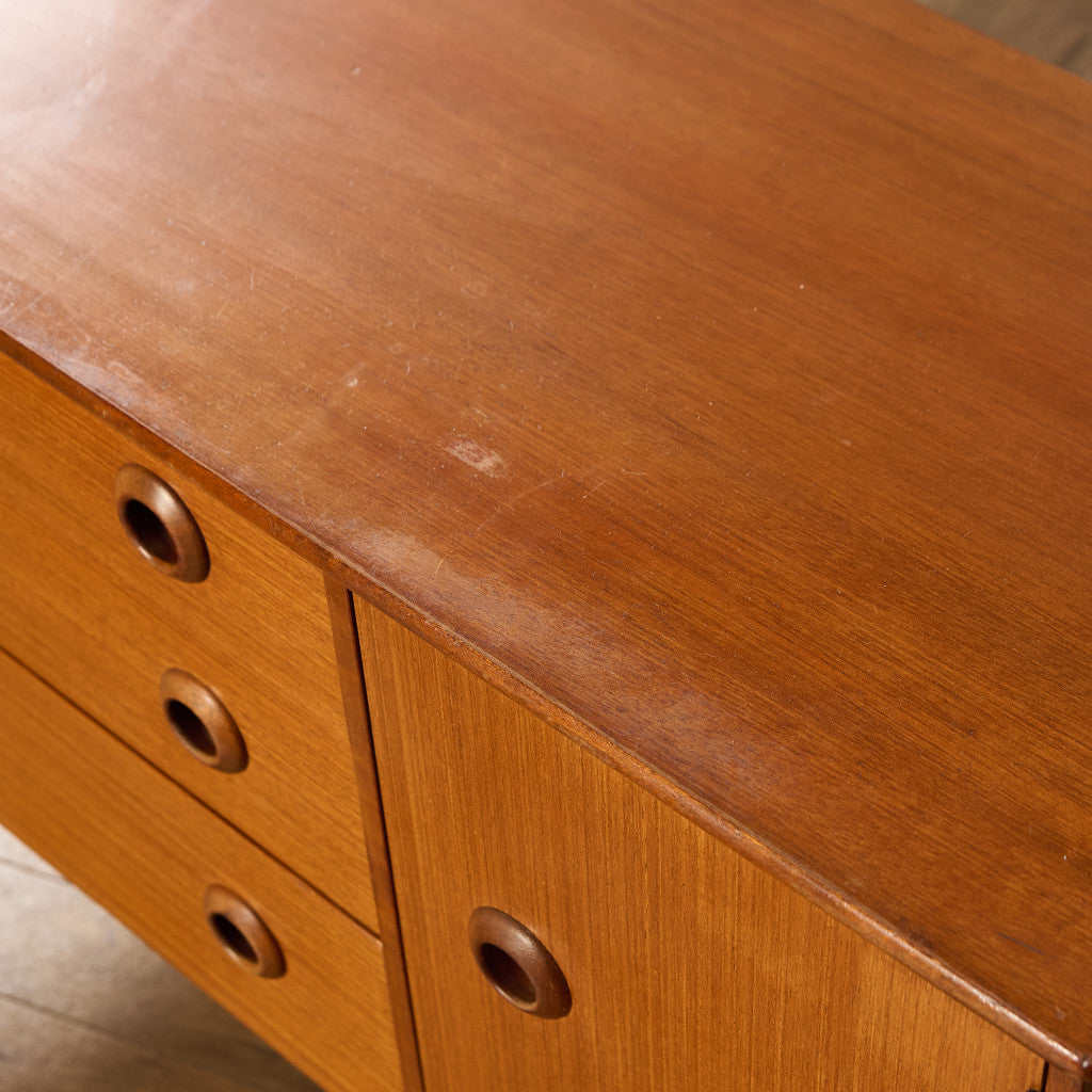 イギリス ヴィンテージ サイドボード