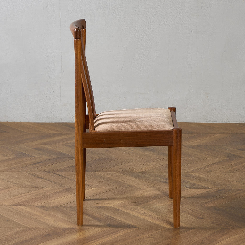 スラットバックチェア