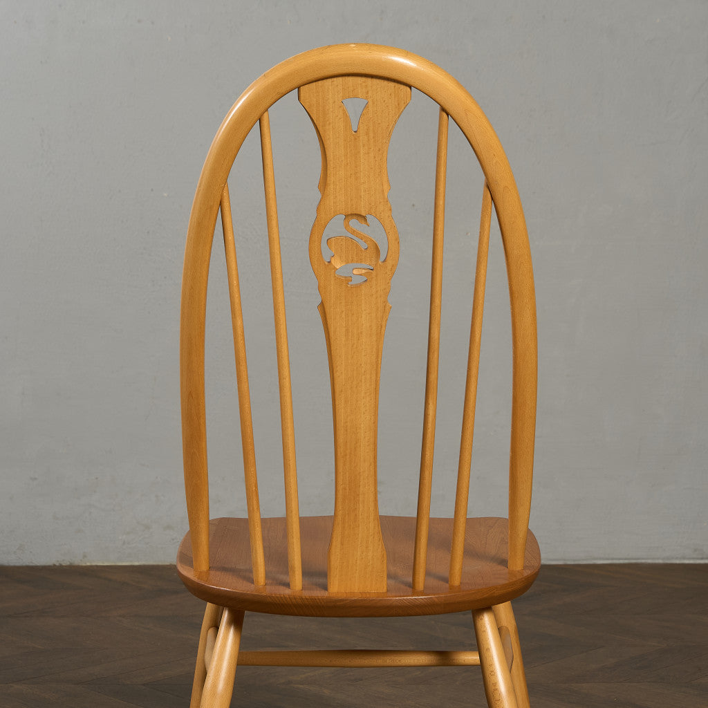 スワンバックチェア  ラウンドメタルラベル