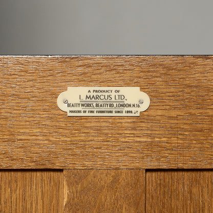 L. Marcus Ltd.  ウェルシュドレッサー 食器棚