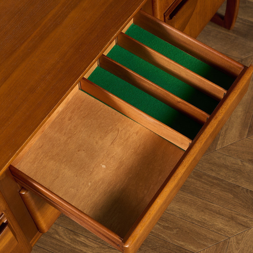 イギリスヴィンテージ サイドボード