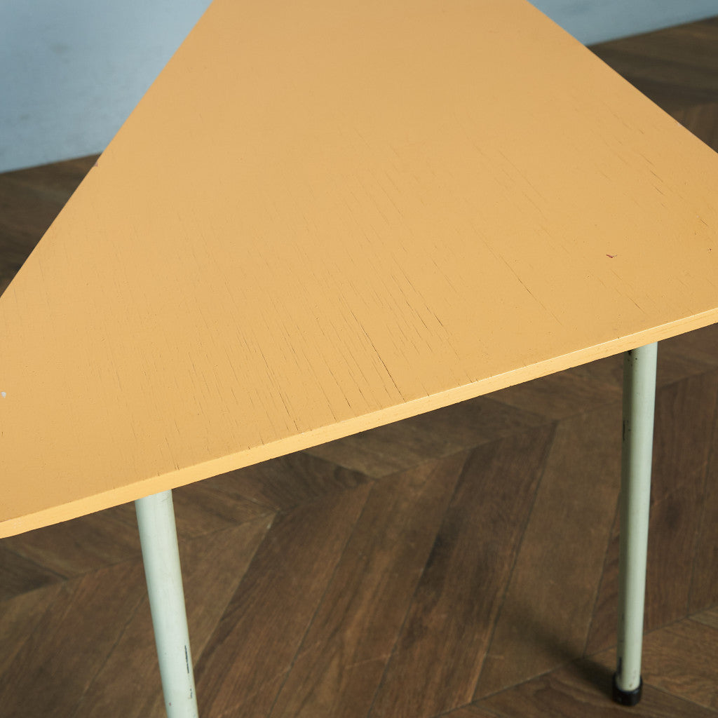 英国ヴィンテージ トライアングル センターテーブル / コーヒーテーブル #85362