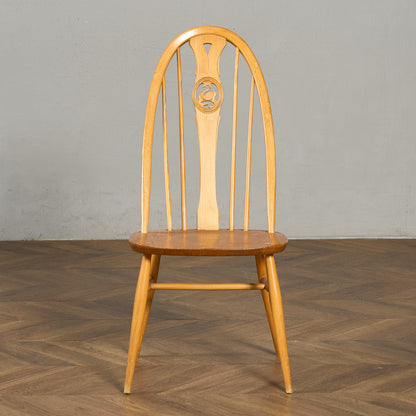 スワンバックチェア ラウンドメタルラベル